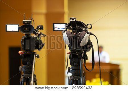 Professional Videographer Recording Seminar Meeting With Professional Camcoder And Boardcasting.