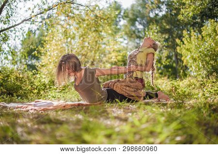 Massage Girl Adequately Performs A Great Massage In The Sunlight.