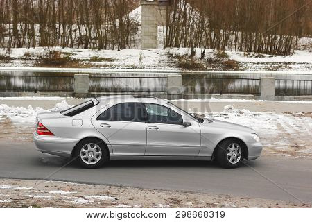 Kiev, Ukraine - November 22, 2018: Gray Mercedes-benz S-class Car Near The River