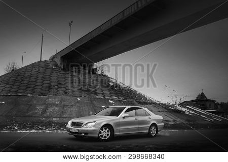 Kiev, Ukraine - November 22, 2018: Mercedes-benz S-class In Winter Against The Background Of The Bri