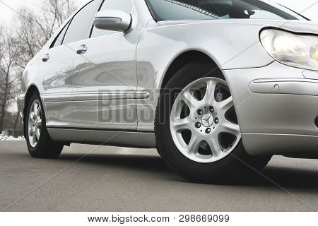 Kiev, Ukraine - November 22, 2018: Mercedes-benz S-class In Winter. Car Wheels Close Up On A Backgro