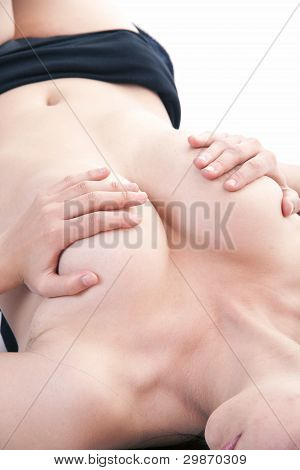 Sexy Woman Holding del seno con le mani