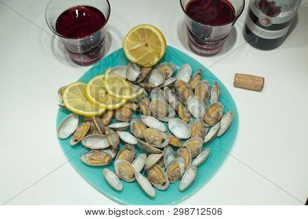 Delicious Clam Spisula On The Foil, Cooking It In The Oven, On The Grill, Close The Glasses And Bott
