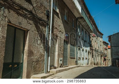 Guarda, Portugal - July 16, 2018. Old Houses And Narrow Deserted Alley On Slope, In A Sunny Day At G