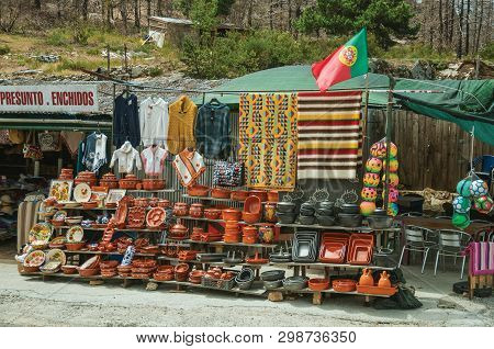 Serra Da Estrela, Portugal - July 18, 2018. Gift Shop With Handicrafts Typical Of The Region At The 