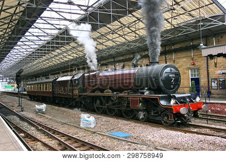 Lms Pacific Steam Locomotive No. 6201 Princess Elizabeth Departs Huddersfield Station, Yorkshire 18t
