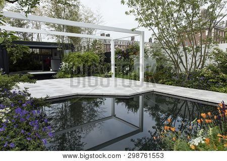 The Watahan East & West Garden, Designed By chihori Shibayama And Yano Tea At The Royal Chelsea Flow