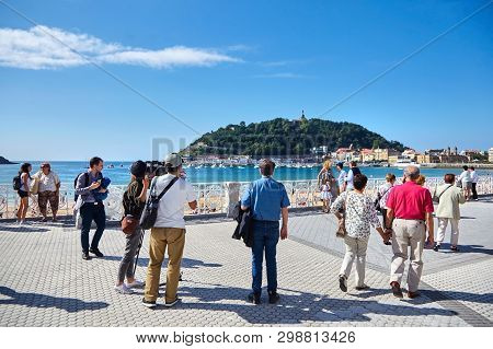 San Sebastian (donostia), Basque Country, Spain - June 17, 2018: The Film Crew Makes A Family Video 