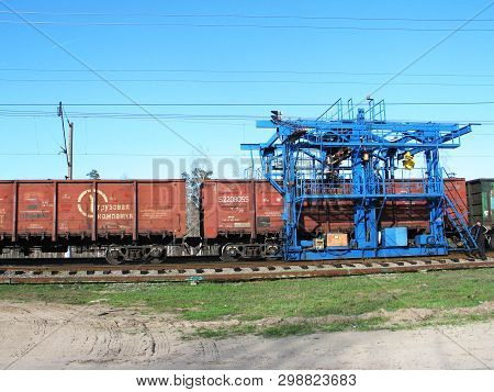 Lipetsk, Russia - 04/25/2019 Repair Crane Om The Railway The Sun Day