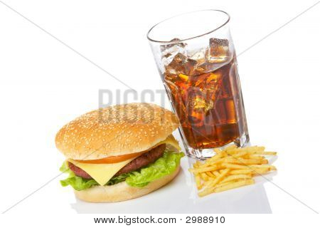 吉士汉堡、 苏打水和法式炸薯条