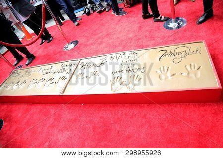 LOS ANGELES - MAY 1:  BIg Bang Theory Handprints at the 