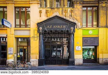 Budapest, Hungary, Aug 2019, Building Entrance Of A Language School In Anker Köz
