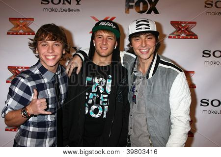 LOS ANGELES - 6 dec: Emblem3 มา X ตัวคูณ 2012 สุดท้ายสี่ฝ่ายที่โรเดโอไดรฟ์บน Decemb