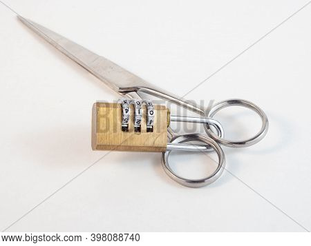 A Pair Of Chisels Which Is Enclosed By A Cadena. Concept Around Freedom And Work.