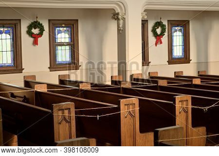 Kenyon, Mn, Usa, November 27, 2020. Interior Of Holden Lutheran Church Decorated For Christmas With 