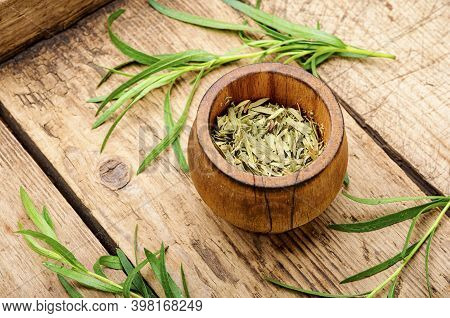 Fresh And Dry Tarragon Herbs