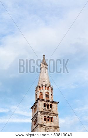 Kule, Modena Katedrali, İtalya