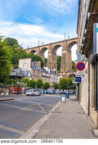 Morlaix, France - August 28, 2019: Street In The Historical Center Of Morlaix With Its Viaduct In Th
