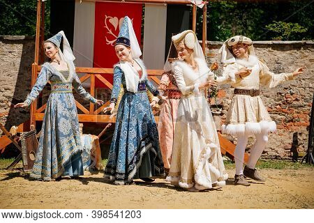 Festivities Of Pernstejn Manor, Gothic Renaissance Damsels Dance Performances, Medieval Entertainmen