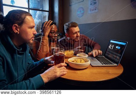 Shocked. Excited Fans In Bar With Beer And Mobile App For Betting, Score On Their Devices. Screen Wi