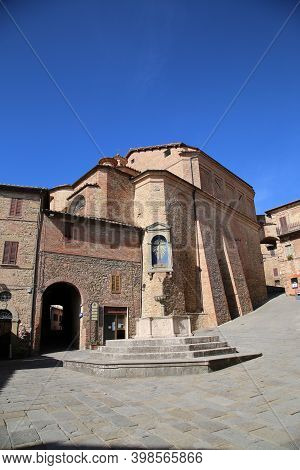 Medieval Palaces In The Town Of Panicale In Umbria, Italy. High Quality Photo