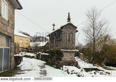 Dozón, Pontevedra, Spain; December, 04 2020: First Snowfall Of The Year In Dozon; Pontevedra, Spain