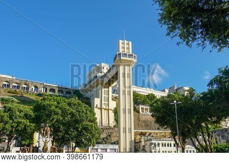 View Of Lacerda Elevator, Famous Tourist Attraction In Salvador De Bahia, Brazil. The Elevator Links