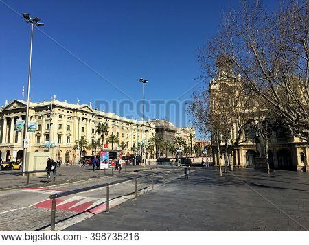 Discovering The City Center Of Barcelona In Spain 25.2.2017