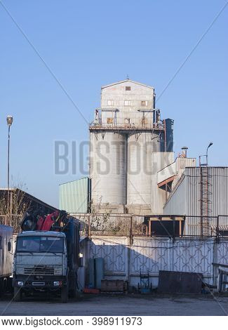 Cement Elevator For Storage Of Cement And Production Of Mixtures And Solutions Based On Cement. Indu