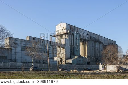 Cement Elevator For Storage Of Cement And Production Of Mixtures And Solutions Based On Cement. Indu