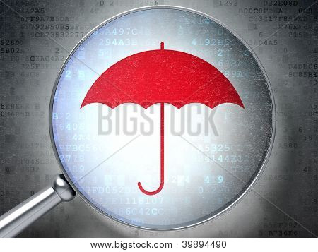 optische Lupe mit Regenschirm-Icon auf digitale backgroun