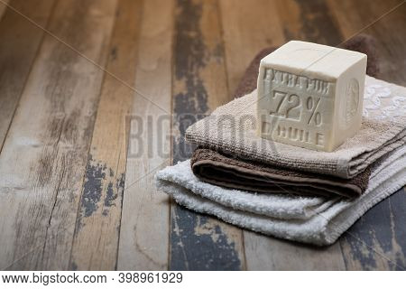 Marseille Soap Natural, Multicolor Soaps Handmade With Organic Oil Of Olive, Avender Ond Another Flo