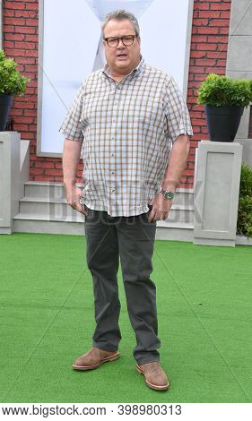 LOS ANGELES - JUN 02:  Eric Stonestreet {Object} arrives for âThe Secret Life Of Pets 2â  Premiere on June 02, 2019 0 in Westwood, CA                