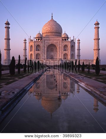 Taj Mahal at sunset, Agra, India ï¿½ Arena Photo UK