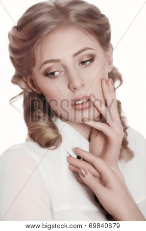 Fashion woman with jewelry precious decorations.