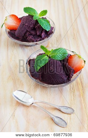 Two Portions Acai Pulp With Strawberry And Fresh Mint