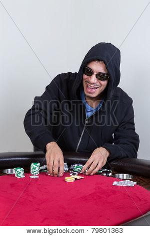 Poker Player Rakes In Chips And Starts To Stack Them