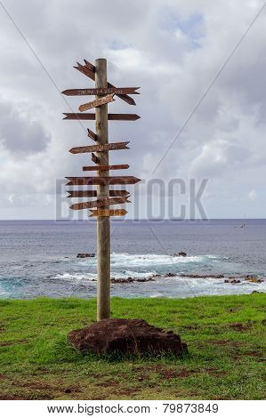 Post on a Isla de Pascua. Rapa Nui. Easter Island