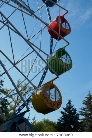 Grande roue sans visiteurs