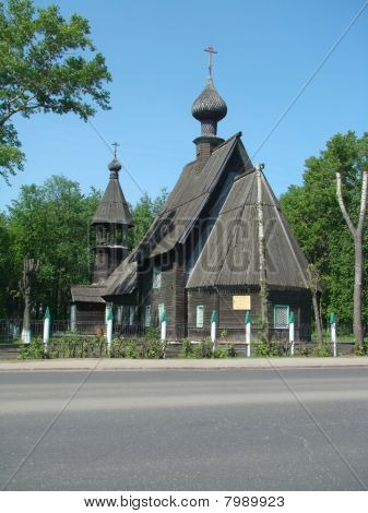 A feltételezés fából készült templomot temető.