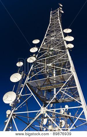 Antenna tower