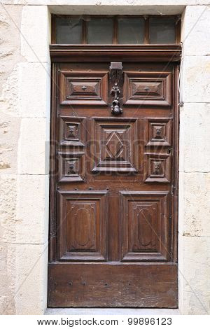 Old door in Sauveterre