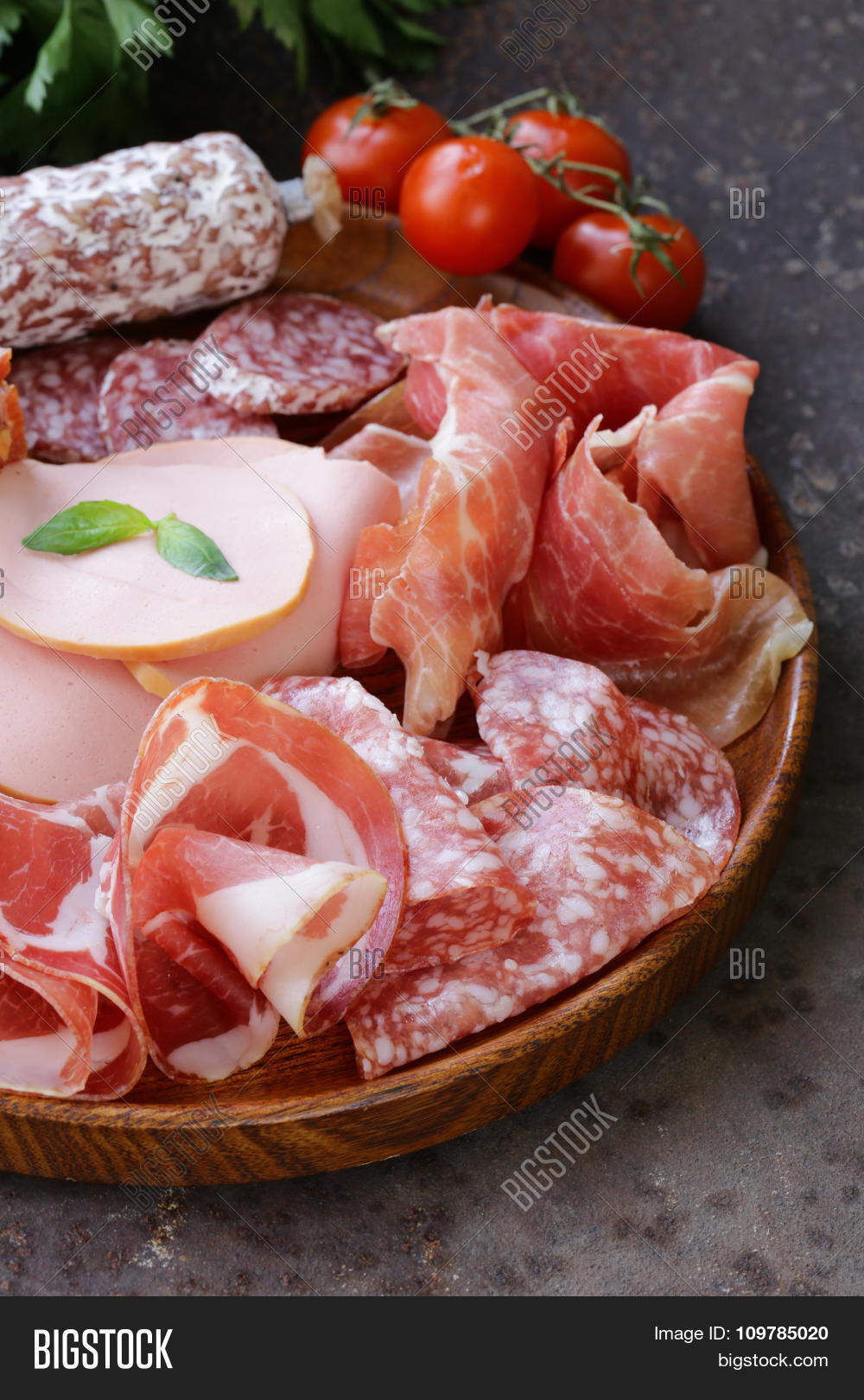 Колбаса императорская. Сыровяленая колбаса черкизово прошутто. Мясная нарезка. Прошутто с\к нарезка 100 гр черкизово. Колбаса салями фламенко 100г нарезка.