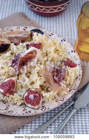 Pasta ribbons with ham and figs