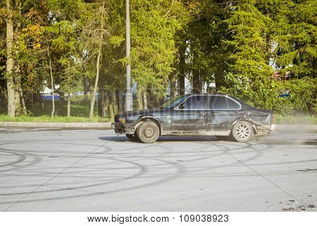 Old-car Bmw 5-series E34 Drifting