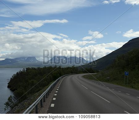 Road to Lapporten in the summer