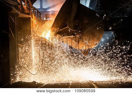 Pouring of liquid metal in open-hearth furnace