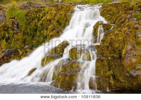 Pequeña parte de la cascada de Dynjandi - Islandia