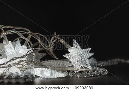 Illuminating crystalline stars and beads