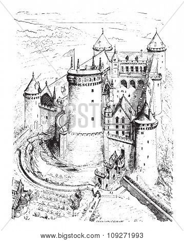 Isometric view of Coucy castle, vintage engraved illustration. Industrial encyclopedia E.-O. Lami - 1875.